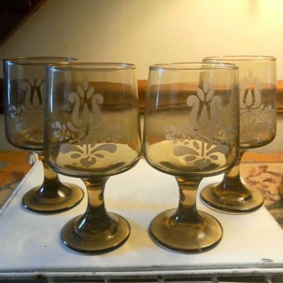Vintage Pfaltzgraff Rainbow Glass Wine Glasses. Set of 4. - Picture 2 of 6
